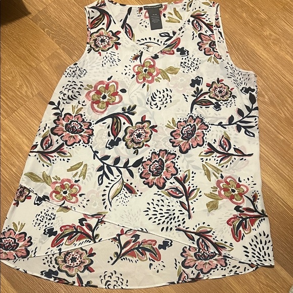 Chelsea & Theodore Tops - Chelsea & Theodore Multicolor Sleeveless Blouse